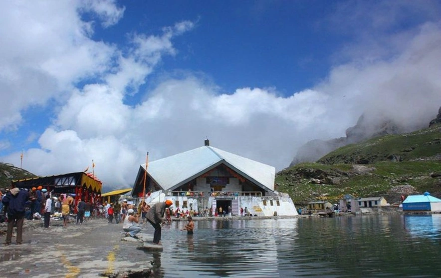 Hemkund sahib gurudwara near valley of flowers trek